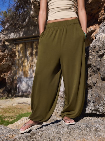 Loosefit Pantaloni di Next in verde: frontale