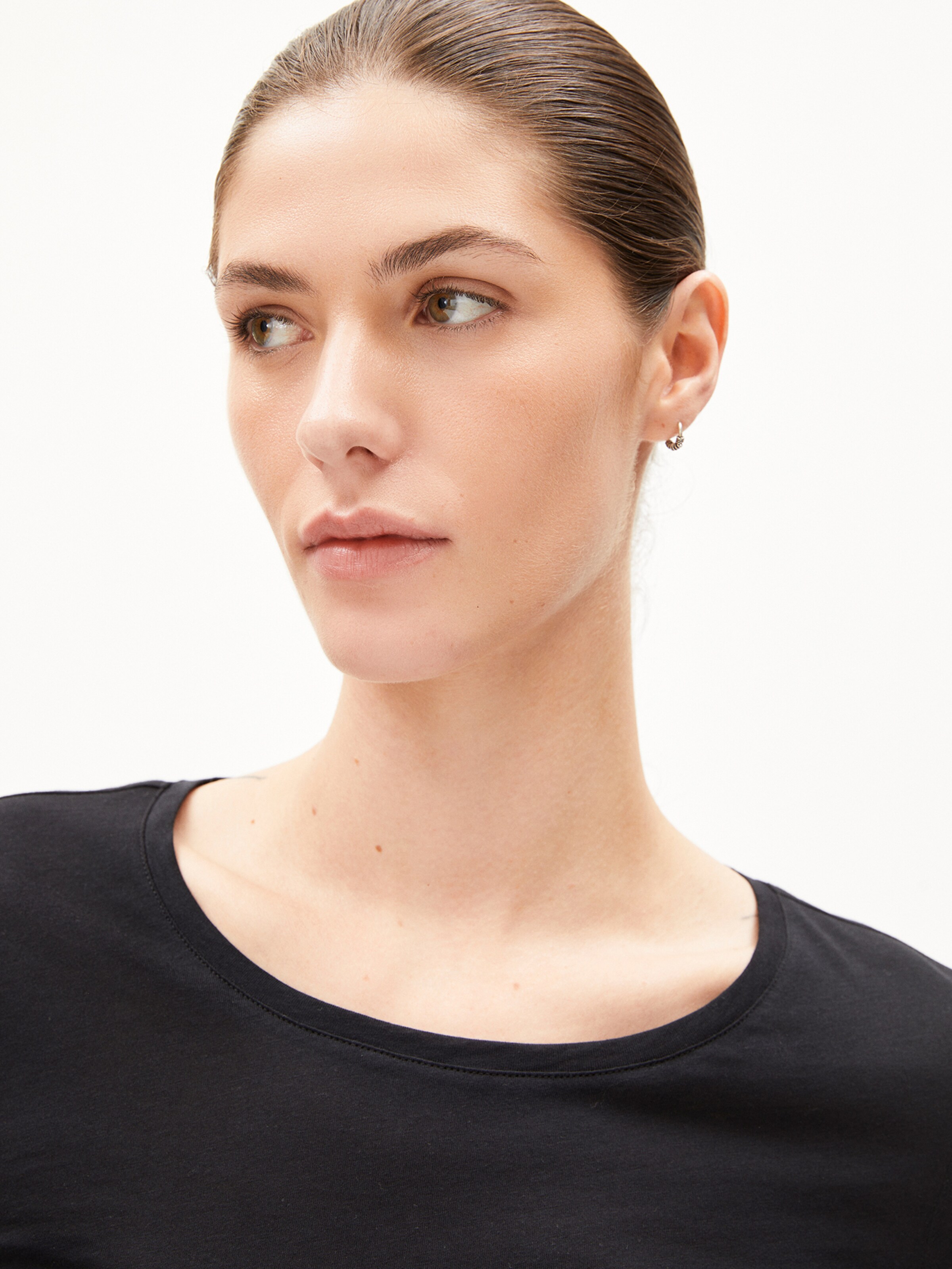 ARMEDANGELS Shirt ' EINIAARA SOFT ' in Zwart: voorkant