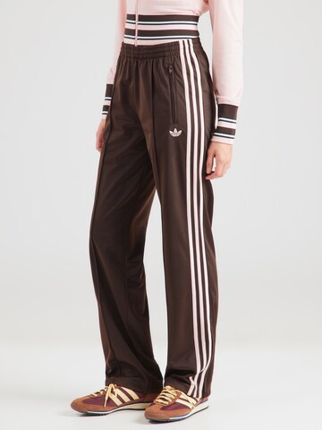 ADIDAS ORIGINALS Szabványos Nadrág 'CLASSIC' - barna: elől