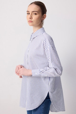 Touche Prive Shirt in Blue: front
