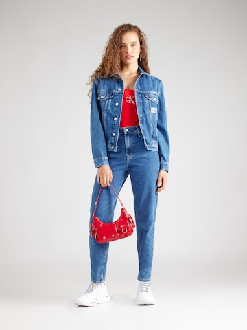 Calvin Klein Jeans Loosefit Džíny 'MOM Jeans' – modrá