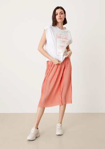 Tricou de la QS pe alb
