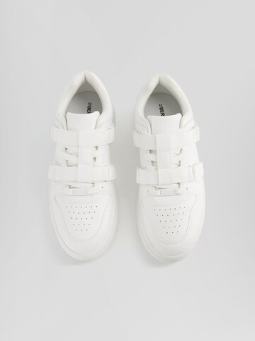 Sneaker bassa di Bershka in bianco