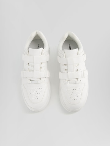 Bershka Sneakers low i hvit
