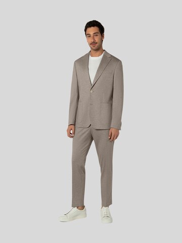 BENVENUTO Slimfit Anzug 'TORINO J' 4422, Model ist 185cm groß und trägt Größe 50 in Beige