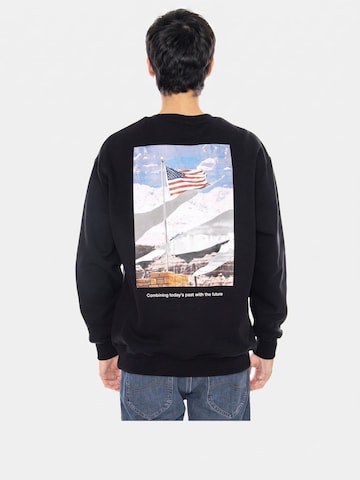 CAT Sweatshirt 'Stars and Stripes Crewneck Black' i sort