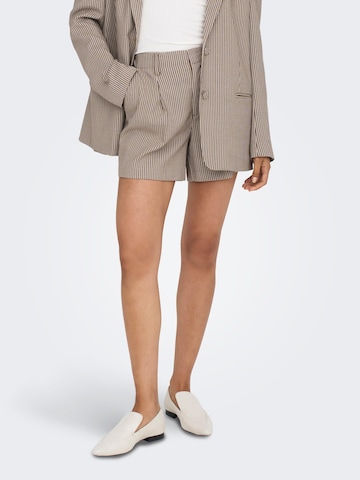 ONLY Regular Pleat-Front Pants 'Molly' in Grey: front
