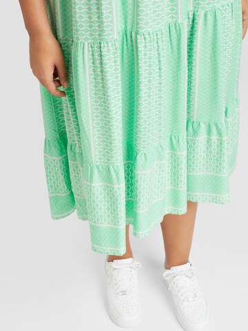 Robe 'Marrakesh' ONLY Carmakoma en vert