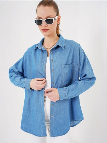 Bigdart Blouse in Blue: front
