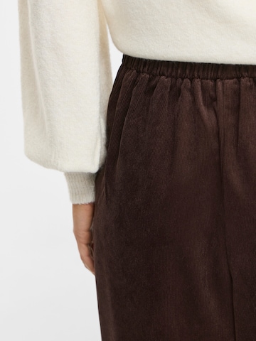 Loosefit Pantalon 'VICOURDIE' VILA en marron