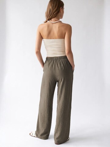 Wide leg Pantaloni de la MixRay pe verde