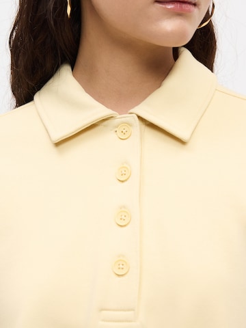 Felpa di Gina Tricot in giallo