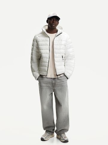 Bershka Зимно яке в бяло