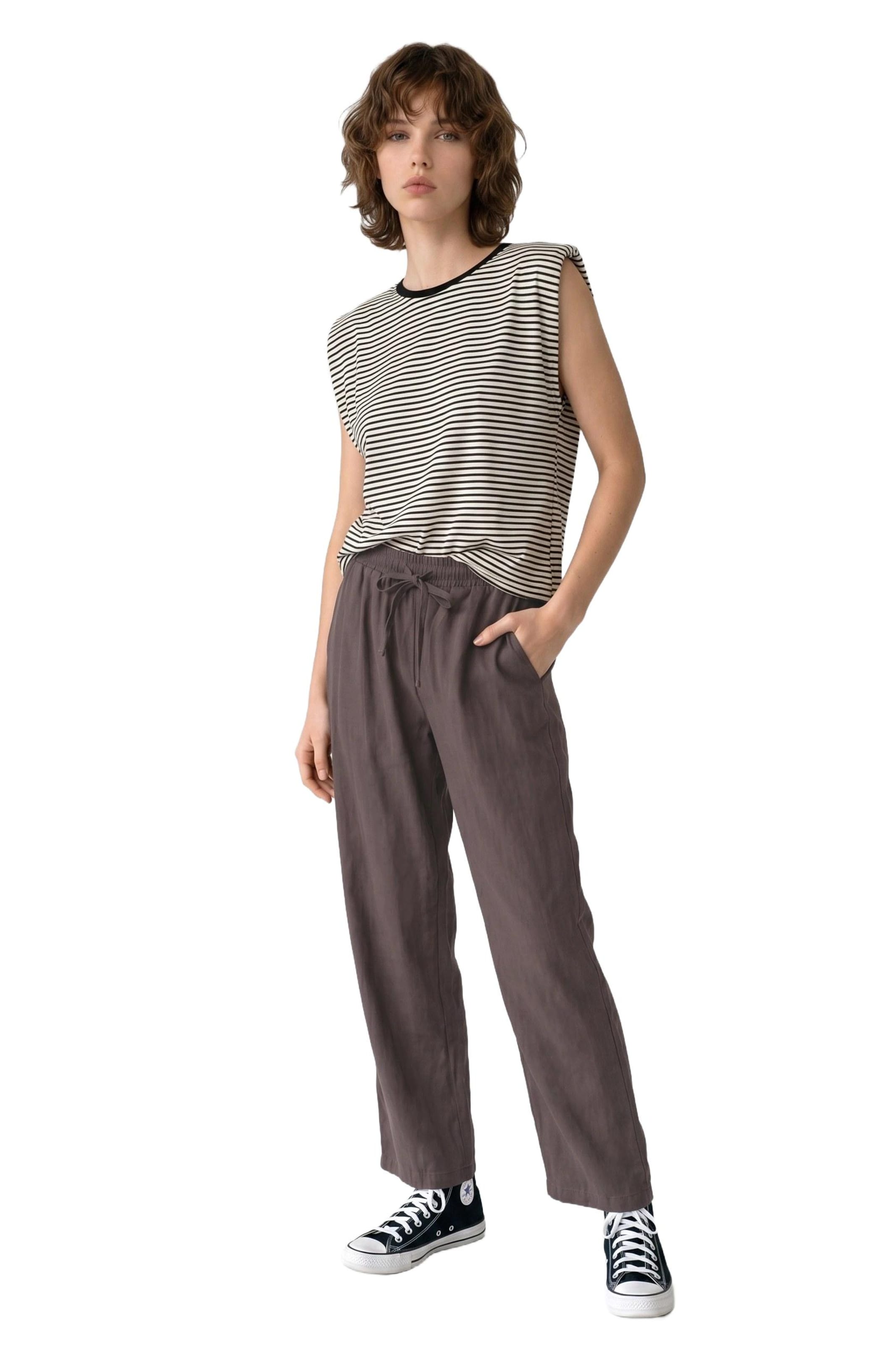 No Matter What Regular Trousers in Brown