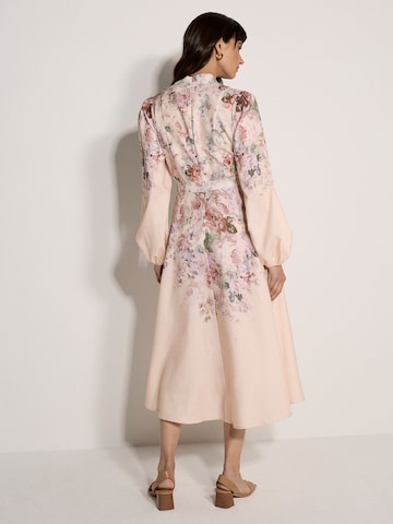 Robe ' ' Apricot en rose