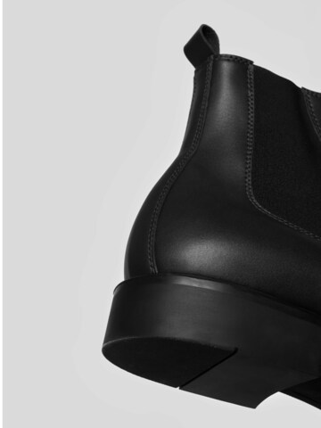 Solari Milano Chelsea Boots in Black