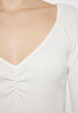 NAEMI - Camisa em branco