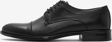 Chaussure à lacets Derimod en noir : devant