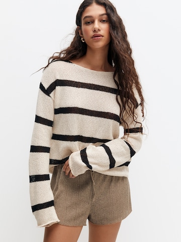 Pull&Bear Sweater in Beige: front