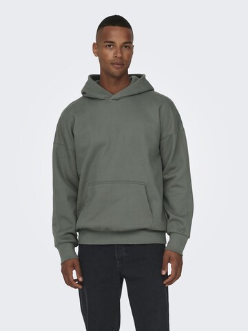 Only & Sons Slimfit Sweatshirt 'Dan' i grön: framsida