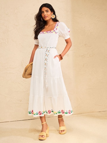 Robe d’été love & roses en blanc