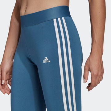 ADIDAS SPORTSWEAR Skinny Fit Спортен панталон 'Essential' в синьо