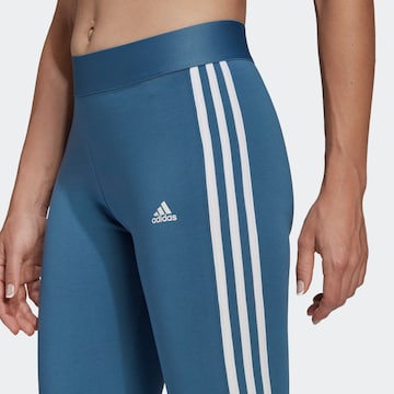 ADIDAS SPORTSWEAR Skinny Fit Спортен панталон 'Essential' в синьо