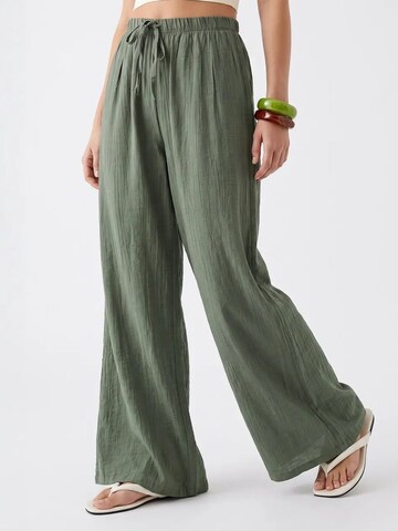 Wide leg Pantaloni de la MixRay pe verde