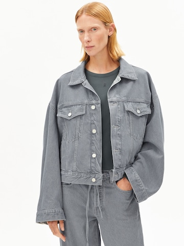 ARMEDANGELS Between-season jacket in Grey: front