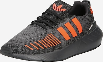 ADIDAS ORIGINALS Spordijalats 'Swift Run 22', värv must: eest vaates