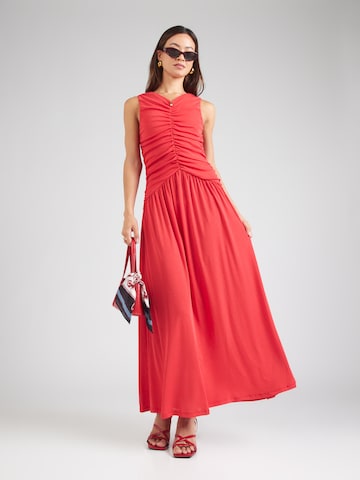 Rochie de la TOPSHOP pe roșu