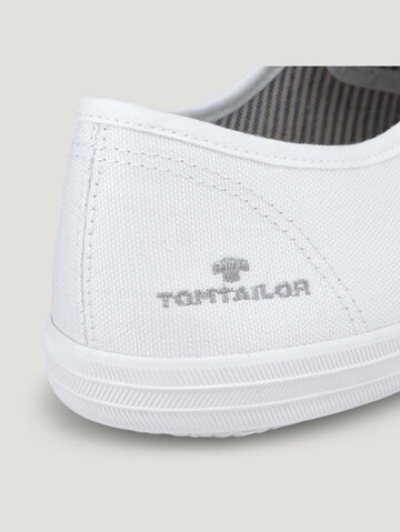 TOM TAILOR Låg sneaker i vit