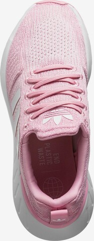 Chaussure de course 'Swift Run 22' ADIDAS ORIGINALS en rose