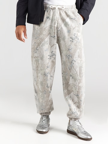 Tapered Pantaloni 'ESSENTIAL' de la Abercrombie & Fitch pe verde: față