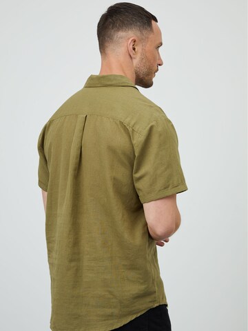 DAN FOX APPAREL - Ajuste regular Camisa 'Logan' en verde