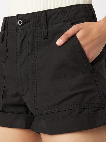 LEVI'S ® - regular Pantalón 'Ribcage Utility Short' en negro
