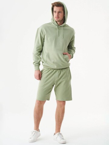 Organication Regular Shorts in Grün