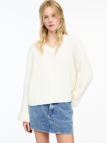 Pullover di Pull&Bear in beige: frontale