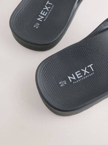 Flip-flops de la Next pe negru