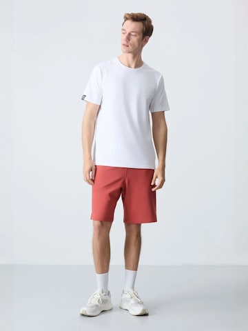 Tommy Life Regular Pants in Red: front