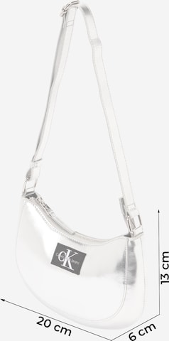 Calvin Klein Jeans Tasche in Grau