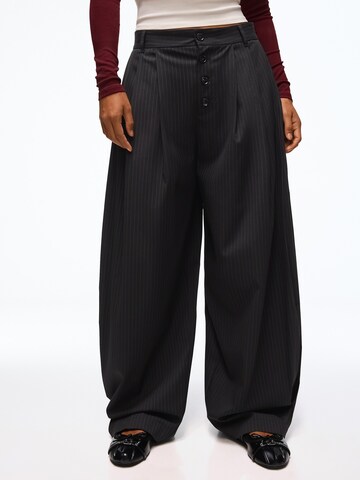 Barrel Pantaloni di Bershka in nero: frontale