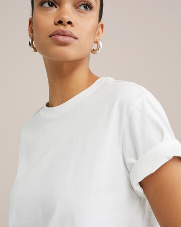 T-shirt oversize WE Fashion en blanc