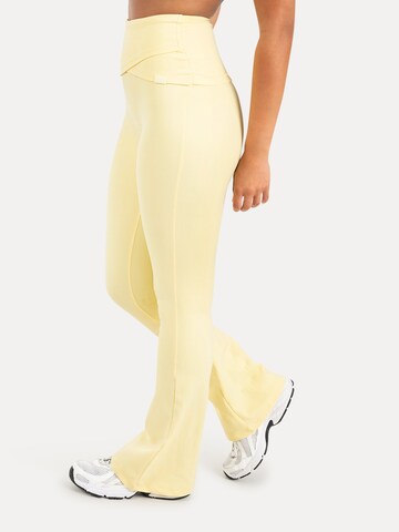 évasé Leggings ' Florea ' Smilodox en jaune