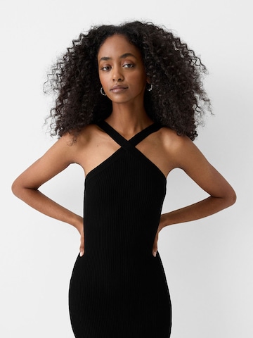 Rochie tricotat de la Bershka pe negru: față