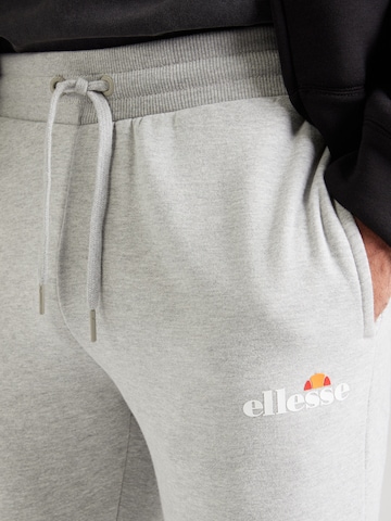 ELLESSE Zúžený strih Nohavice 'Cravo 2' - Sivá