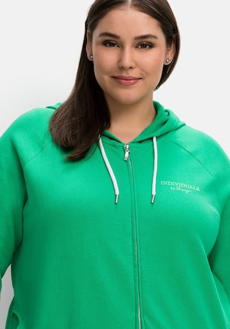 SHEEGO Zip-Up Hoodie in Green