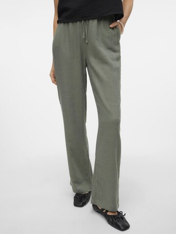 Pantalon 'LINE' VERO MODA en vert : devant