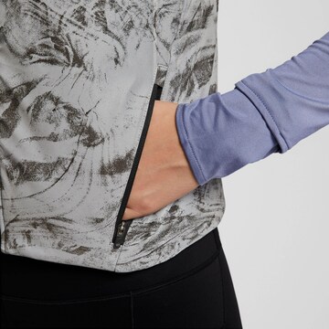 NIKE Sportweste 'Swift' in Grau