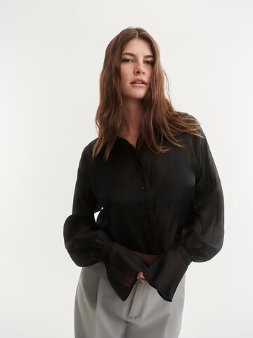 ABOUT YOU x Laura Giurcanu Blouse in Black: front